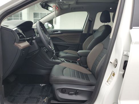 Used 2024 Volkswagen Taos SEL image 15