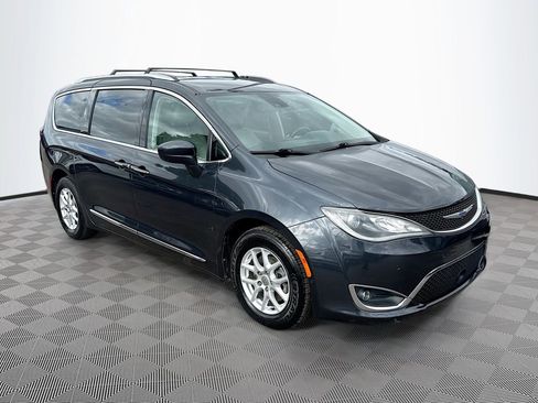 Used 2020 Chrysler Pacifica Touring-L w/ Advanced Safetytec Group FWD image 4