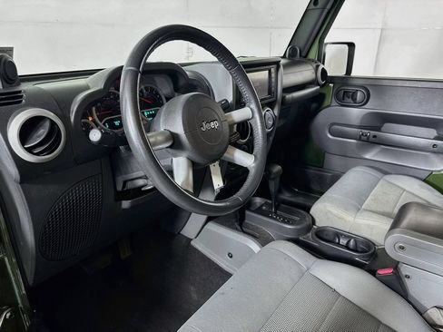 Used 2008 Jeep Wrangler Unlimited Sahara w/ Dual Top Group AWD/4WD image 9