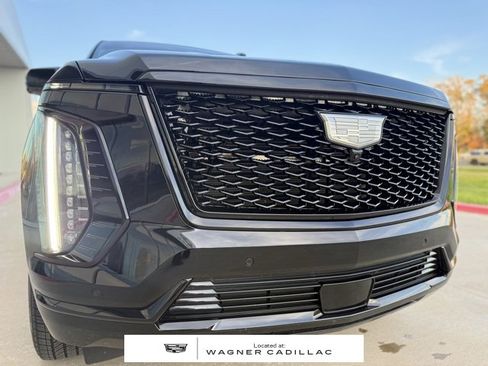 Used 2025 Cadillac Escalade Sport w/ LPO, ONYX Package image 27