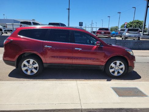 Used 2017 Chevrolet Traverse LT w/ Style and Technology Package FWD image 8