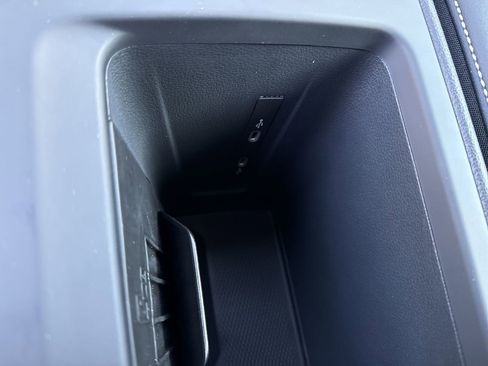 New 2026 Volkswagen Tiguan SE R-Line FWD image 33