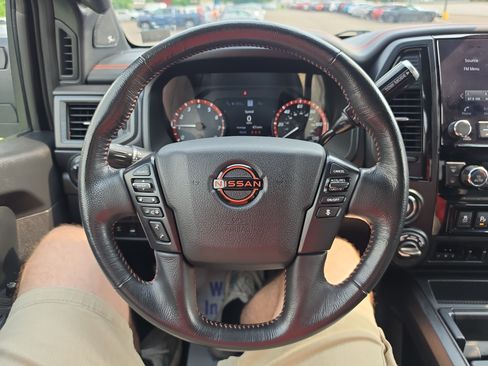 Used 2023 Nissan Titan PRO-4X AWD/4WD image 21