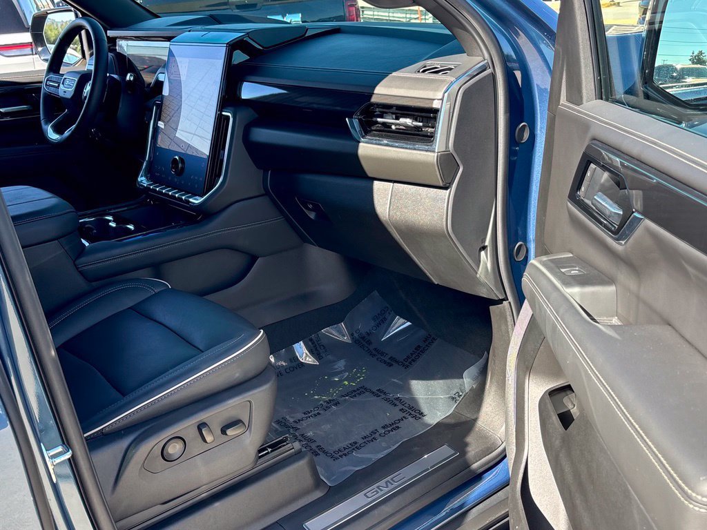Used 2025 GMC Yukon XL Elevation w/ LPO, Elevation Black Package AWD/4WD image 26