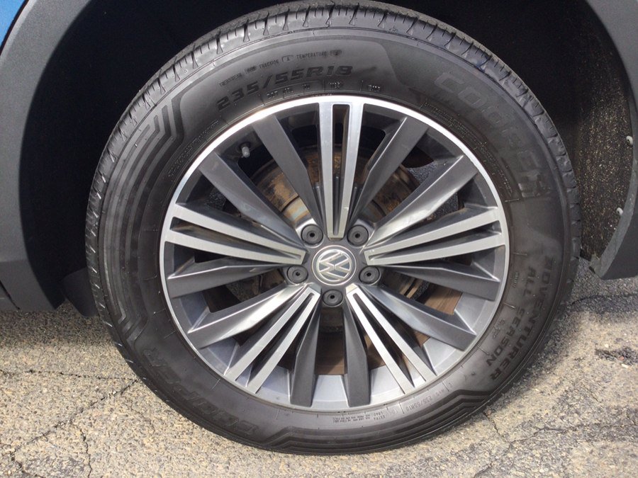 Used 2018 Volkswagen Tiguan SEL AWD/4WD image 46