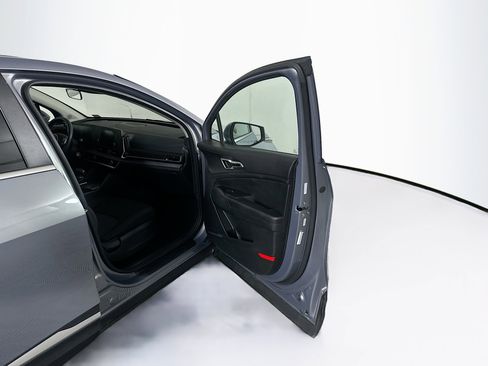 Used 2025 Kia Sportage LX FWD image 30