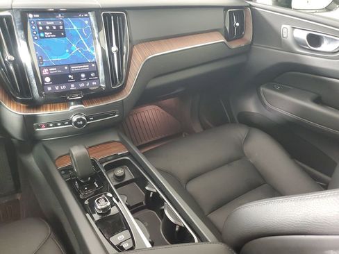 Certified 2024 Volvo XC60 B5 Plus w/ Protection Package Premier image 19