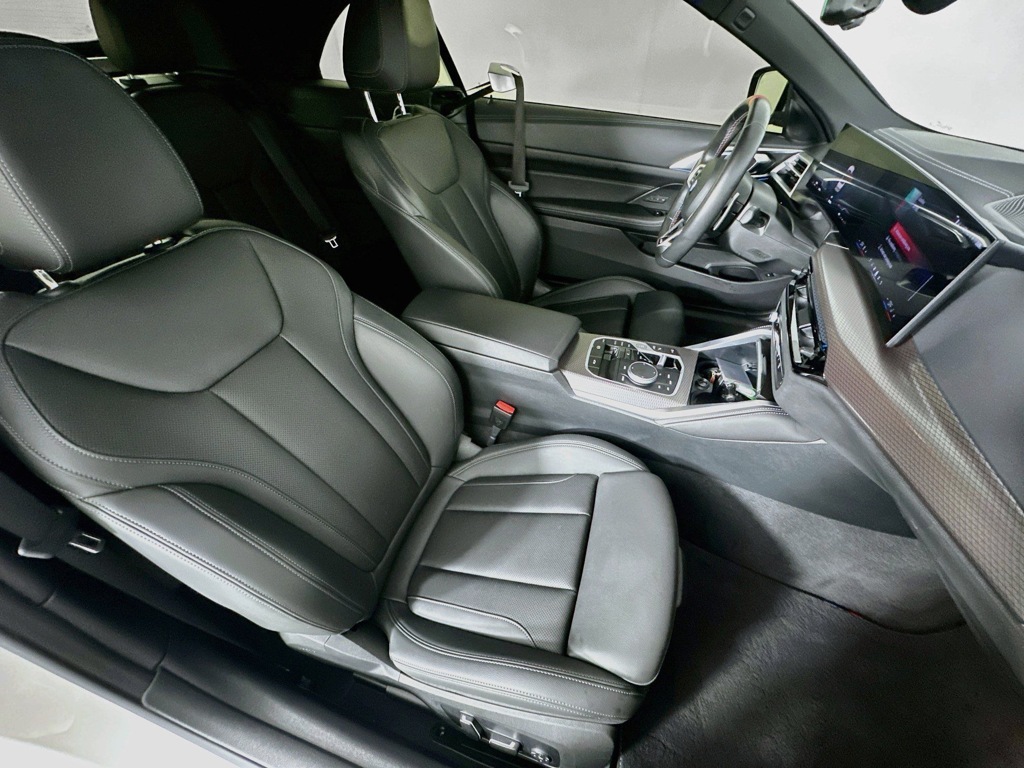 Used 2025 BMW M440i Convertible RWD image 31