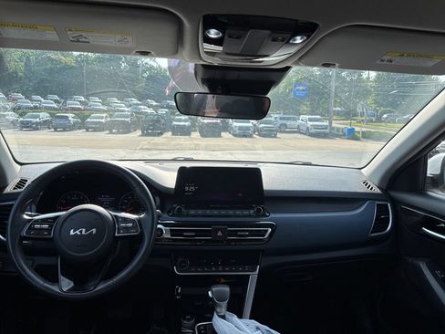 Used 2023 Kia Seltos S w/ Navigation Package AWD/4WD image 10