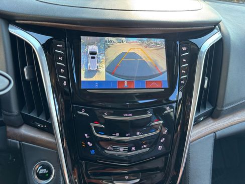 Used 2020 Cadillac Escalade ESV Luxury image 27