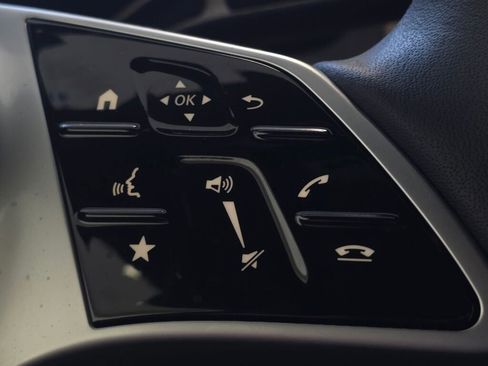 Used 2025 Mercedes-Benz GLC 300 image 42