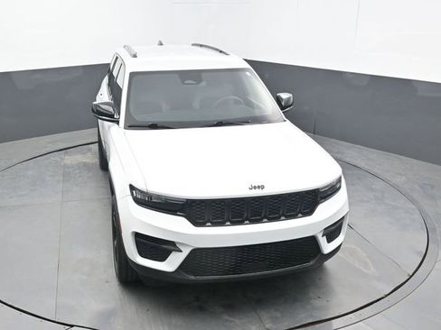 Used 2023 Jeep Grand Cherokee Altitude image 51