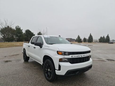 Used 2021 Chevrolet Silverado 1500 Custom image 3