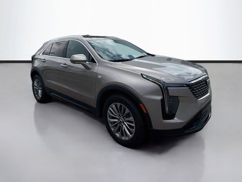 Used 2025 Cadillac XT4 Premium Luxury FWD image 3