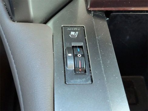 Used 2015 Lexus GX 460 w/ Premium Package image 25