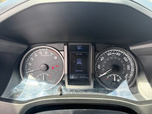 Used 2019 Toyota Tacoma TRD Off-Road AWD/4WD image 5