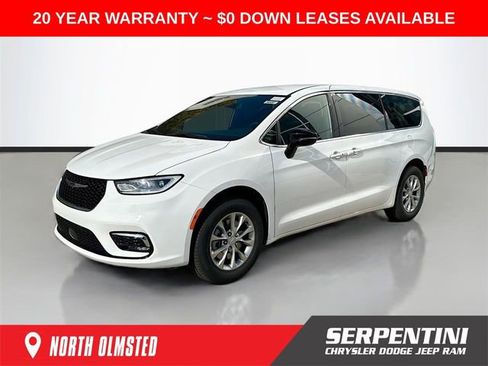 New 2026 Chrysler Pacifica Select image 1