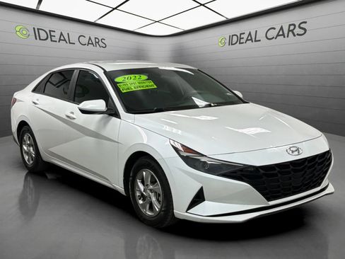 Used 2022 Hyundai Elantra SE FWD image 3