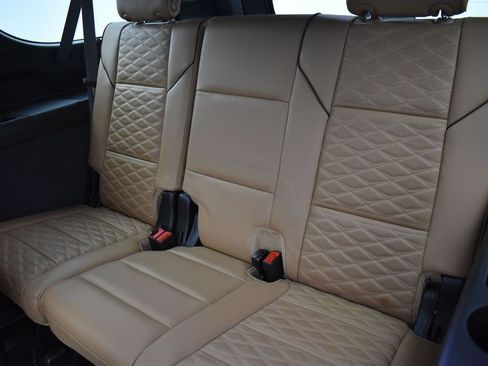 Certified 2024 Cadillac Escalade ESV Premium Luxury AWD/4WD image 29