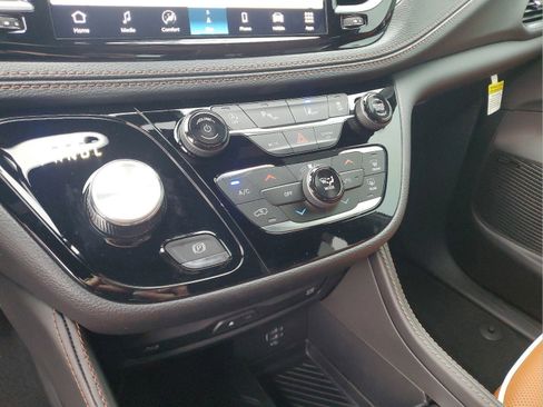 New 2026 Chrysler Pacifica Pinnacle FWD image 13