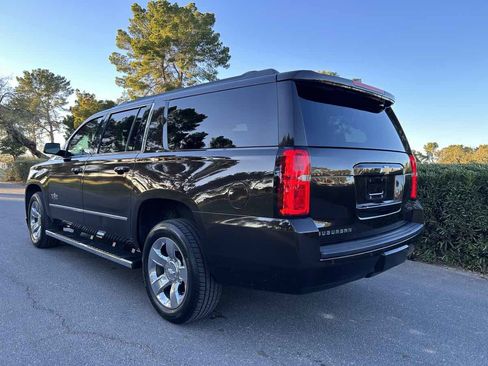 Used 2018 Chevrolet Suburban LT w/ LT Signature Package image 3