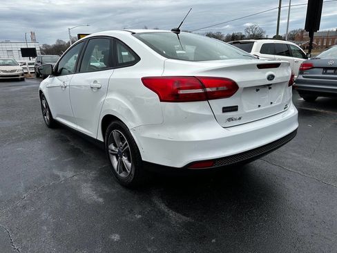 Used 2018 Ford Focus SE w/ SE Appearance Package image 5