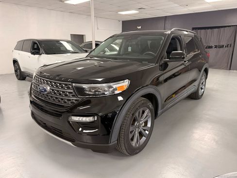 Used 2023 Ford Explorer XLT w/ Equipment Group 202A RWD image 1