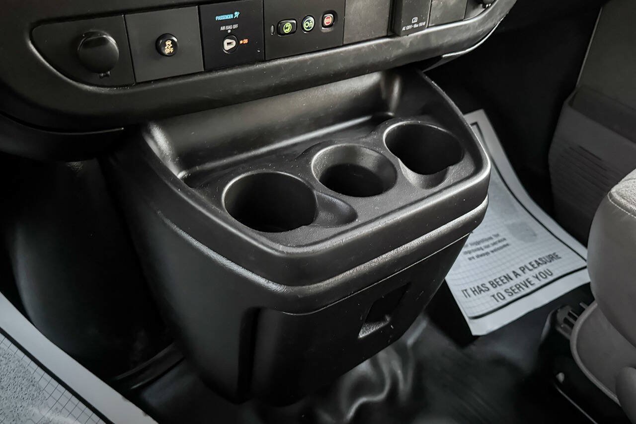 Used 2018 GMC Savana 3500 Extended w/ Driver Convenience Package RWD image 33