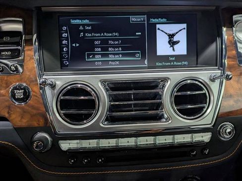 Used 2019 Rolls-Royce Dawn RWD image 12
