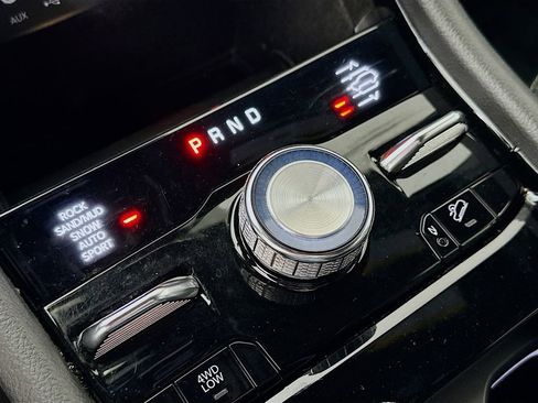 Used 2022 Jeep Grand Cherokee Overland image 32