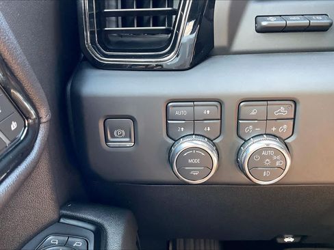 Used 2024 GMC Sierra 2500 AT4 w/ AT4 Premium Plus Package AWD/4WD image 65