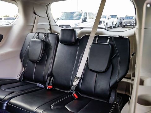 Certified 2024 Chrysler Pacifica Select image 20