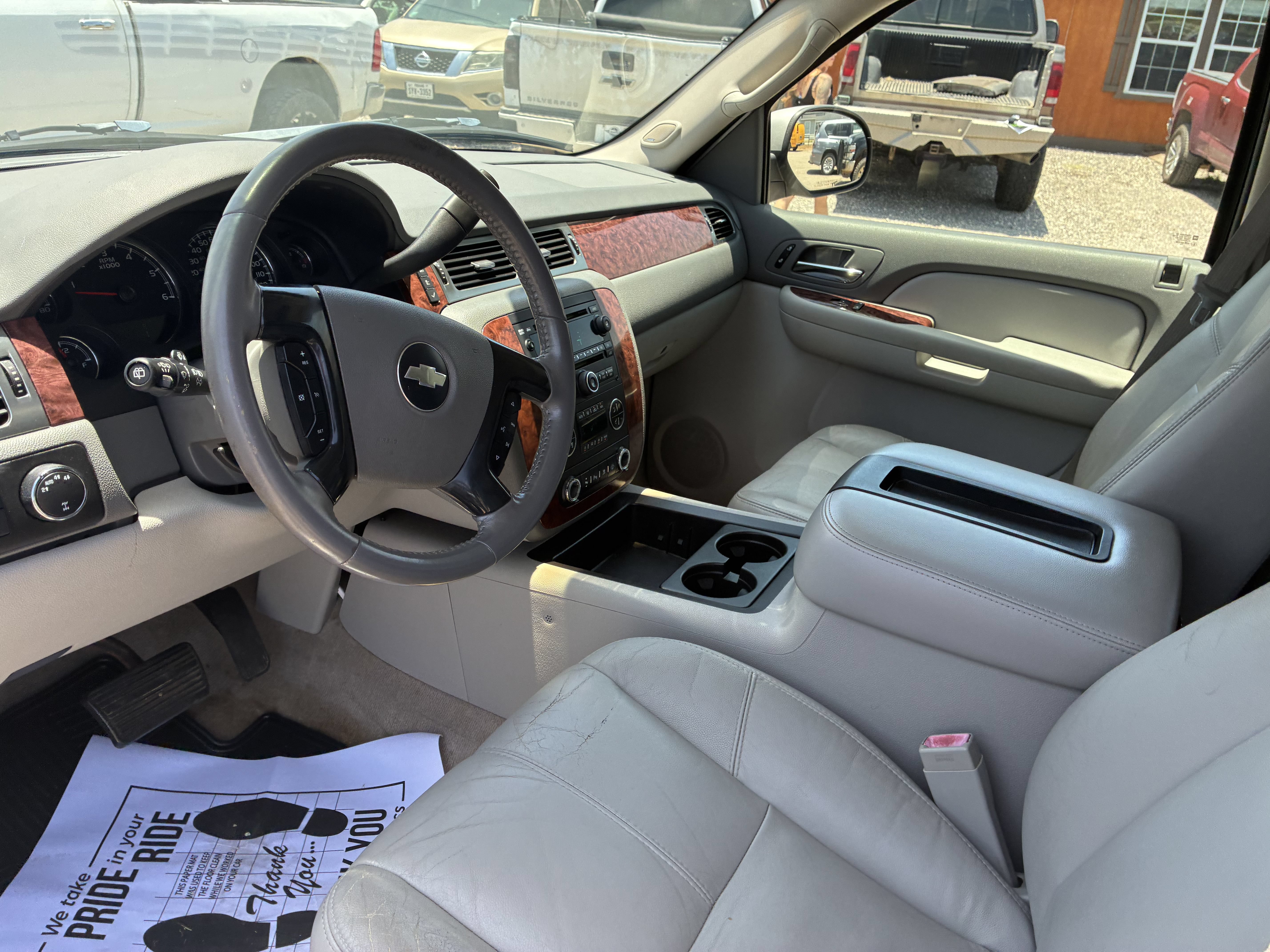 Used 2007 Chevrolet Suburban LT w/ LT Preferred Equipment Group AWD/4WD image 13