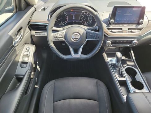 Used 2024 Nissan Altima 2.5 SV FWD image 14