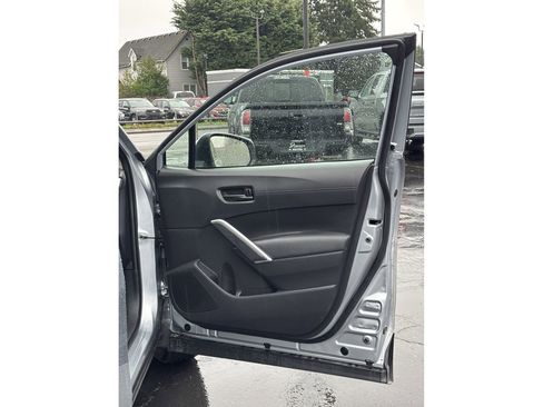 Used 2023 Toyota Corolla Cross LE image 10