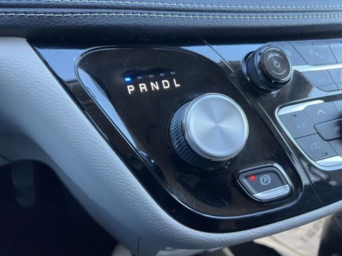 Used 2022 Chrysler Pacifica Touring-L w/ Uconnect Theater Family Group FWD image 15