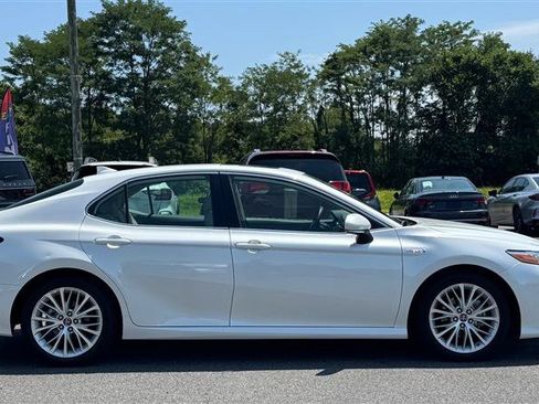 Used 2019 Toyota Camry XLE FWD image 6