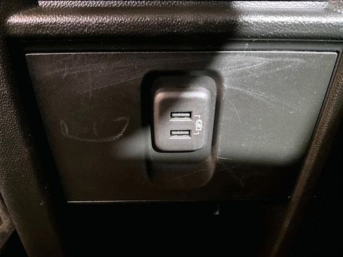 Used 2023 Chevrolet Traverse LT image 28