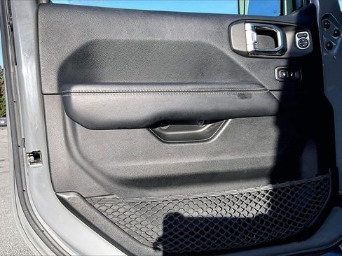 Certified 2018 Jeep Wrangler Unlimited Sahara image 24