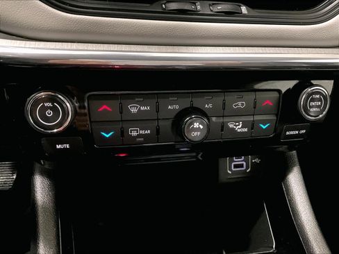 Used 2022 Jeep Compass Limited image 25