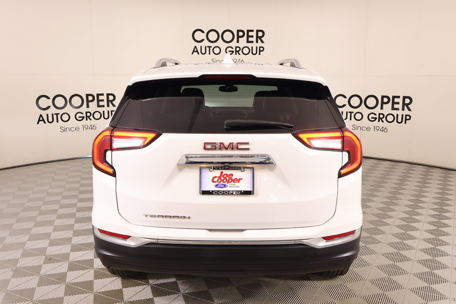 Used 2024 GMC Terrain SLT FWD image 20