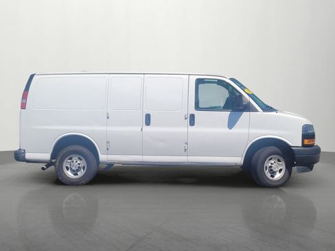 Used 2021 Chevrolet Express 2500 w/ Driver Convenience Package image 5