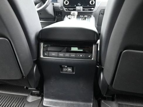 Used 2024 Lexus GX 550 w/ Accessory Package (Z1) AWD/4WD image 13