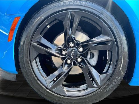 Used 2022 Chevrolet Camaro LT RWD image 9