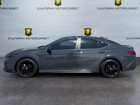 Used 2025 Toyota Camry SE w/ Convenience Package FWD image 2