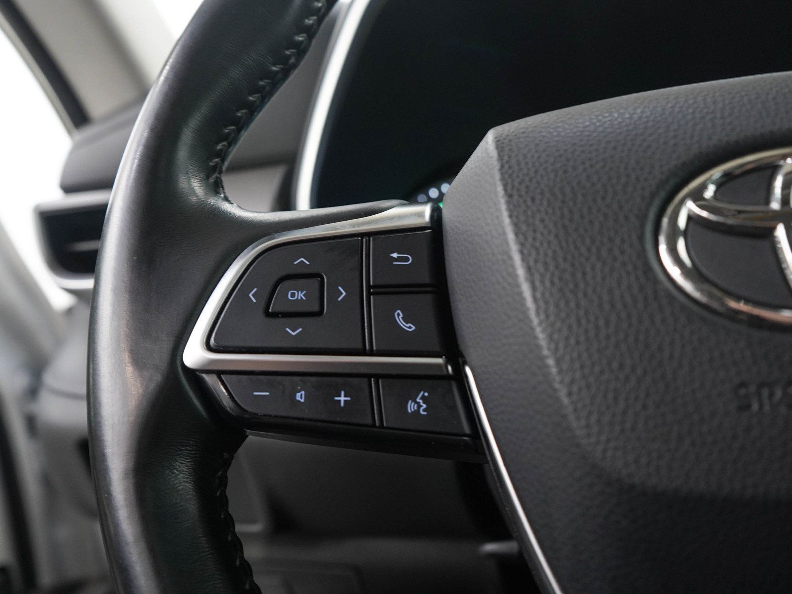Used 2021 Toyota Highlander XLE AWD/4WD image 26