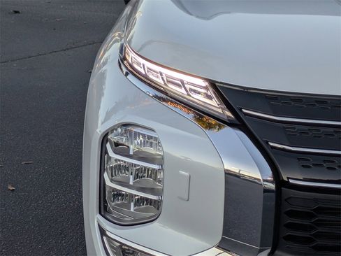 Used 2024 Mitsubishi Outlander SEL image 10