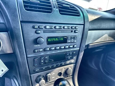 Used 2004 Ford Thunderbird image 24