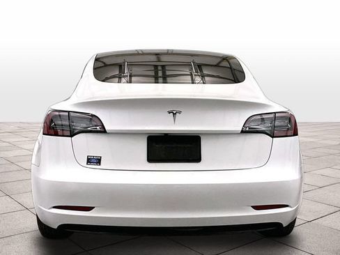Used 2023 Tesla Model 3 Standard Range RWD image 4