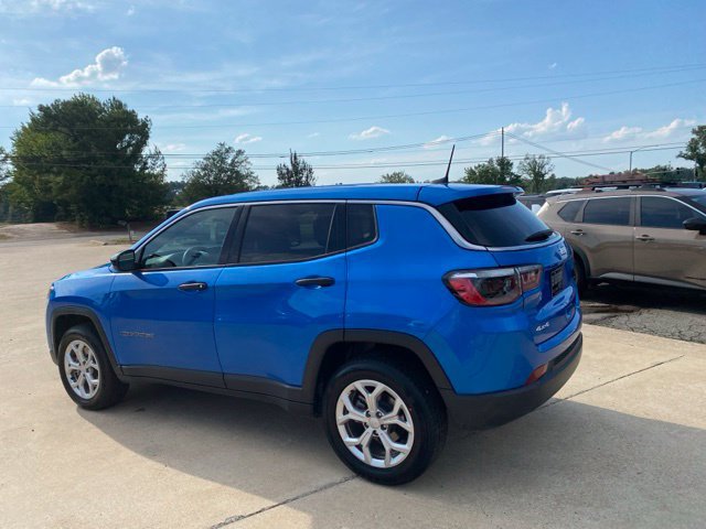 Used 2024 Jeep Compass Sport AWD/4WD image 9